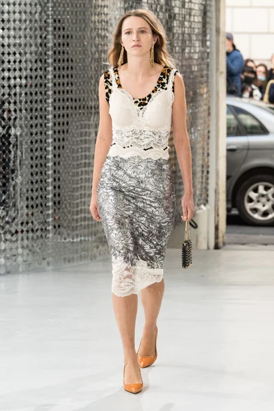 Look 3